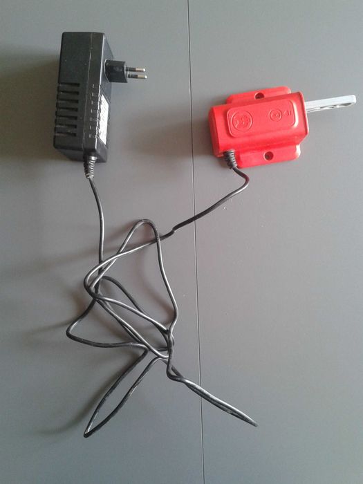 Zestaw sekator elektryczny, nożyce do trawy Wolf-Garten + ładowarka