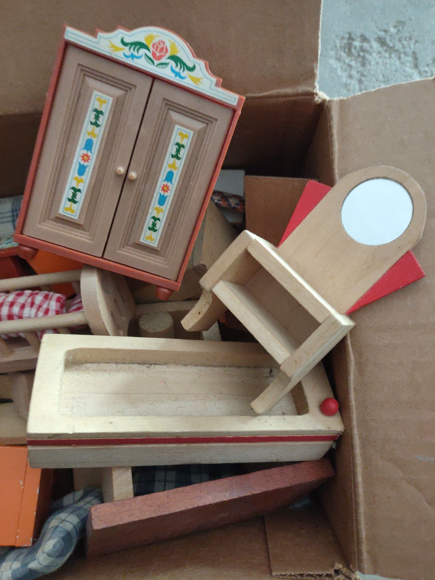 Stare zabawki z lat 60-tych drewniane i plastikowe dla lalek