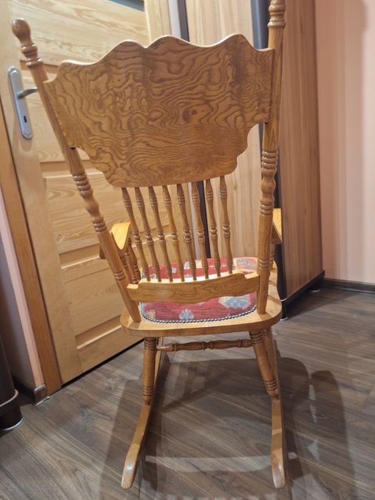 Fotel bujany drewniany