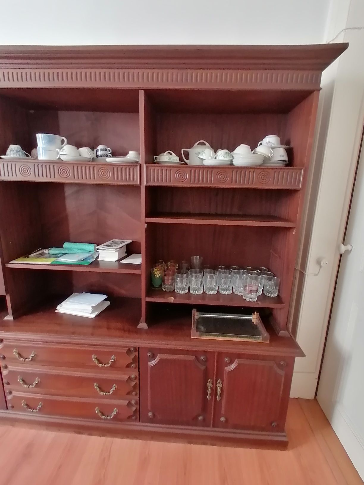 DOU A QUEM FOR LEVANTAR - Movél Sala com portas e gavetas