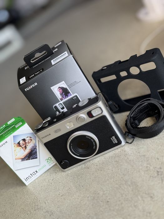 Продаю Fujifilm Instax Mini Evo