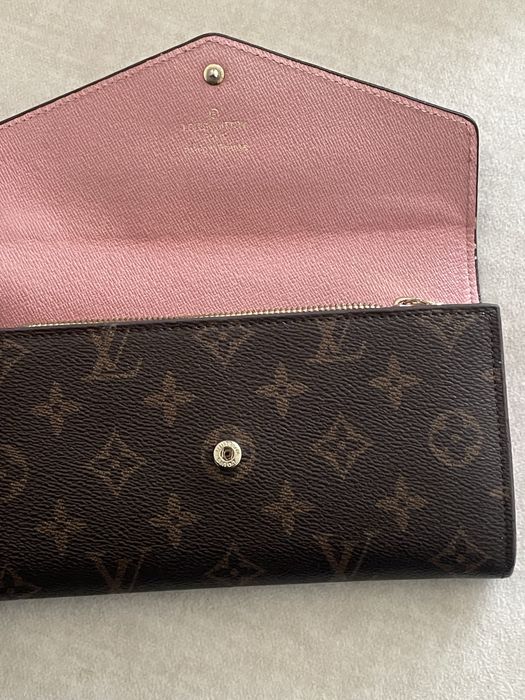 Mala e carteira em bom estado