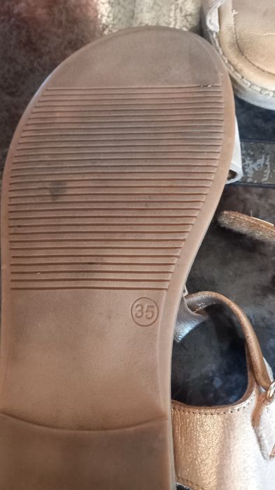 Sandały dla dziewczynki