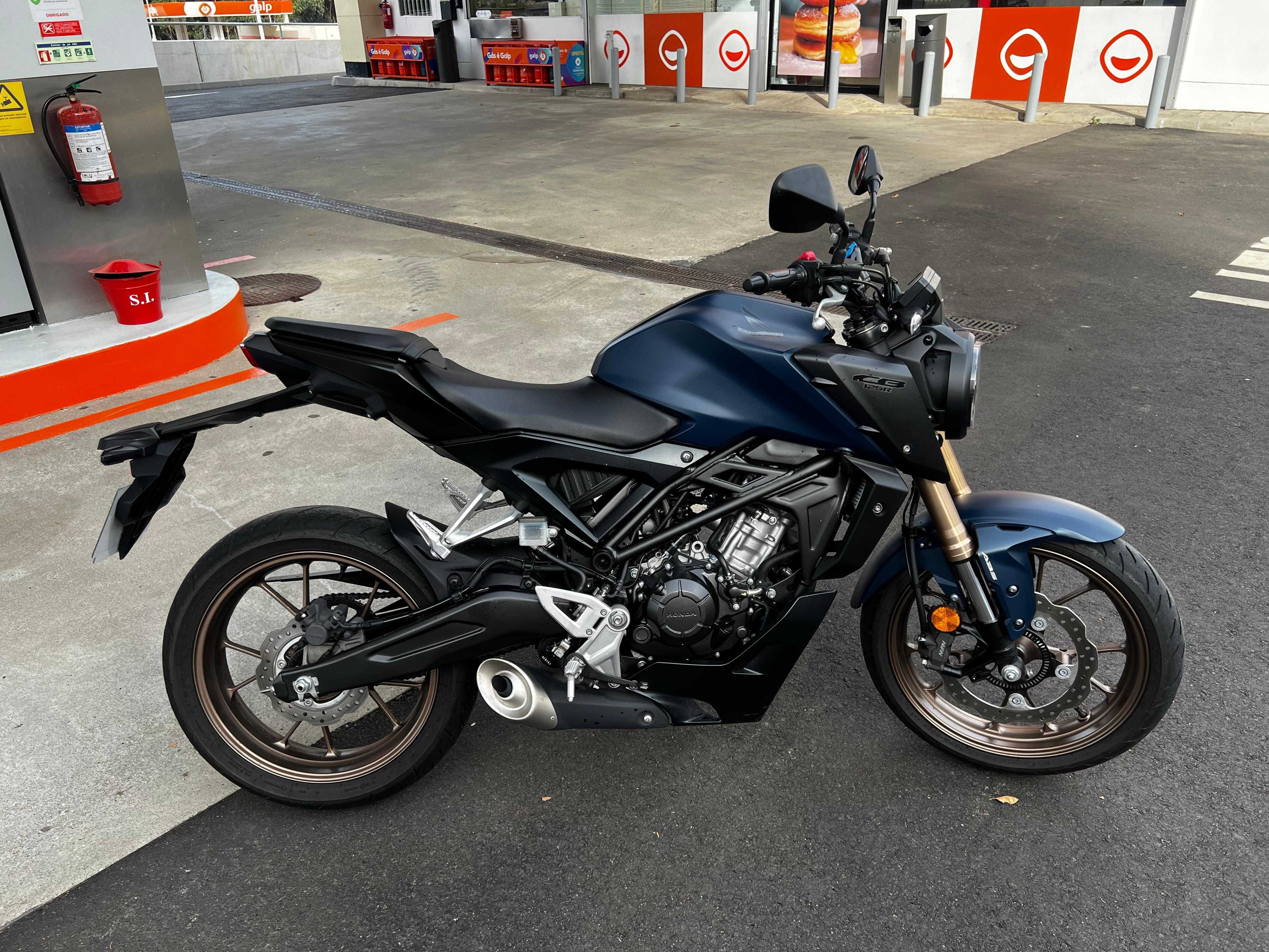 Moto honda CB125R 2023