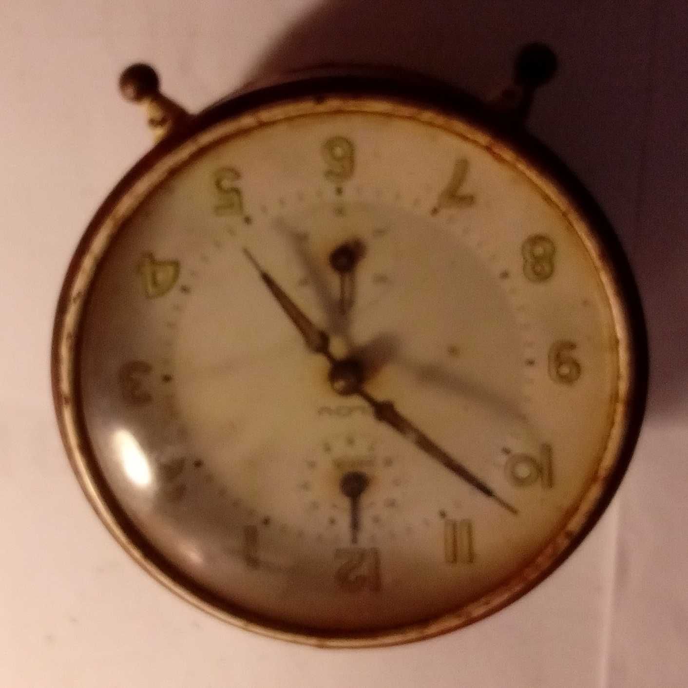 relógio despertador muito antigo