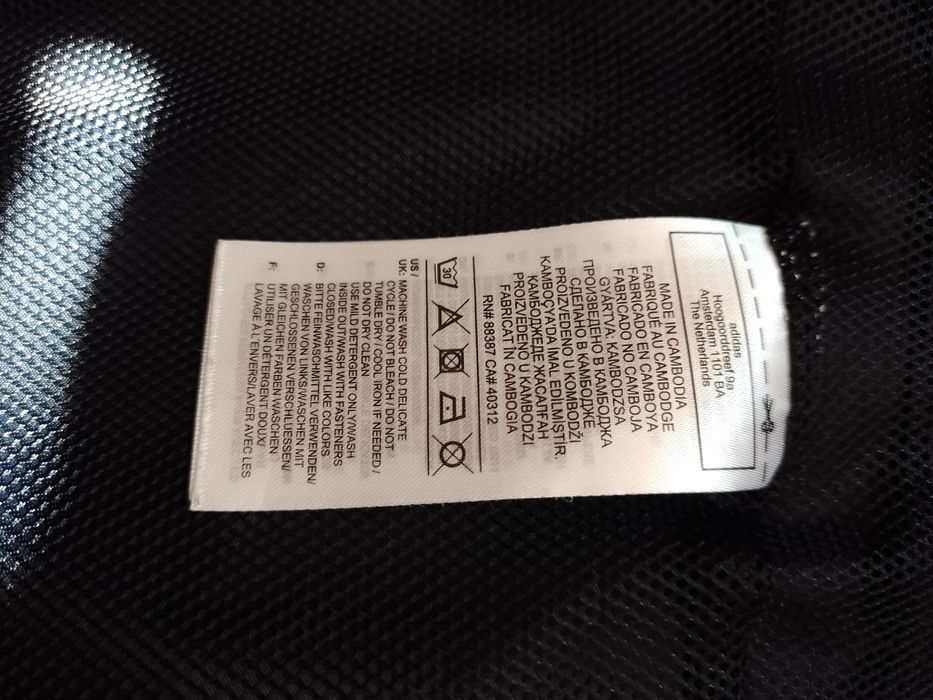 Куртка Adidas в хорошем состоянии