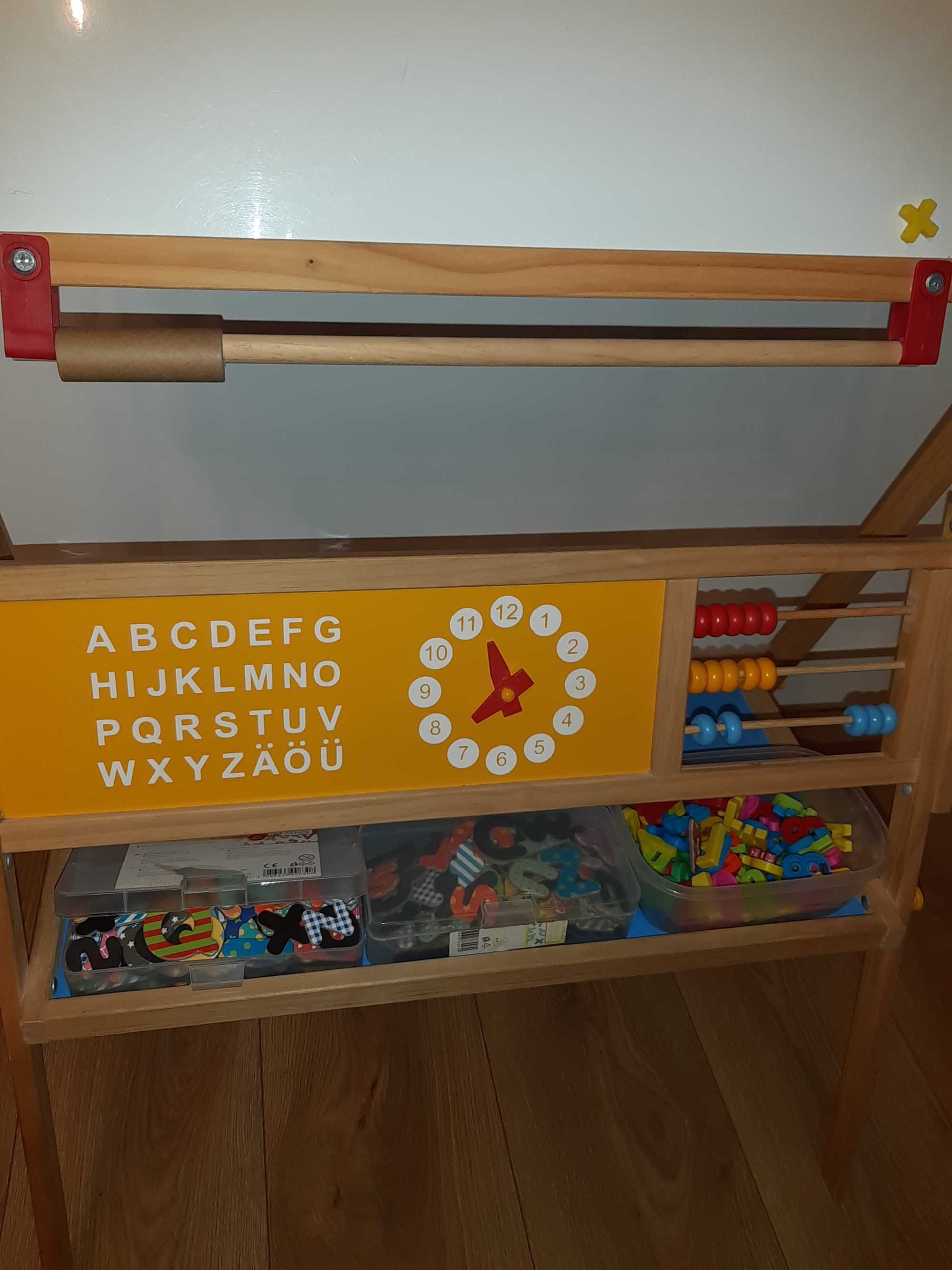 Playtive Dwustronna tablica stojąca edukacyjna.