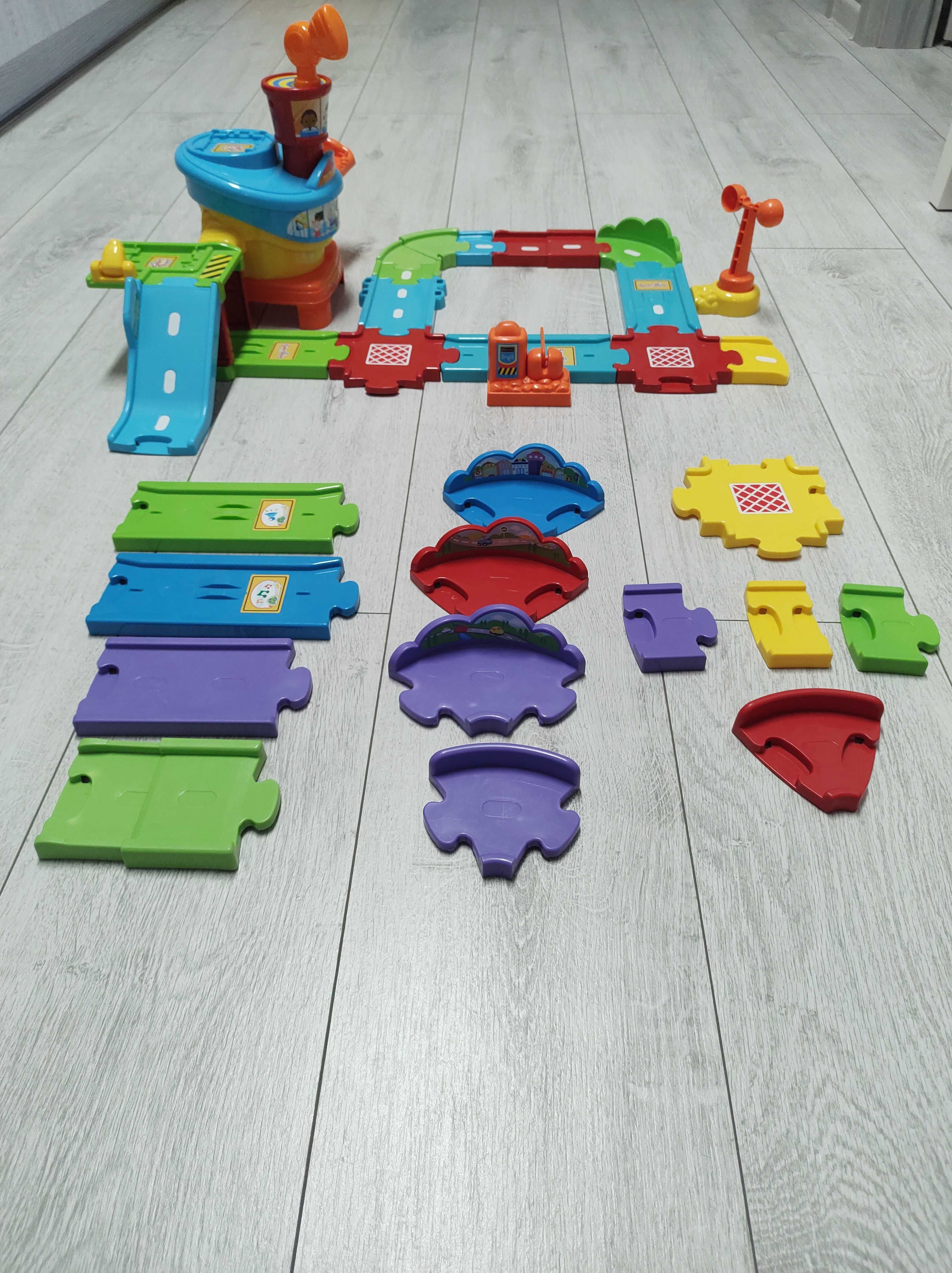 Lotnisko Vtech + dodatkowe elementy do tworzenia ulic + motor