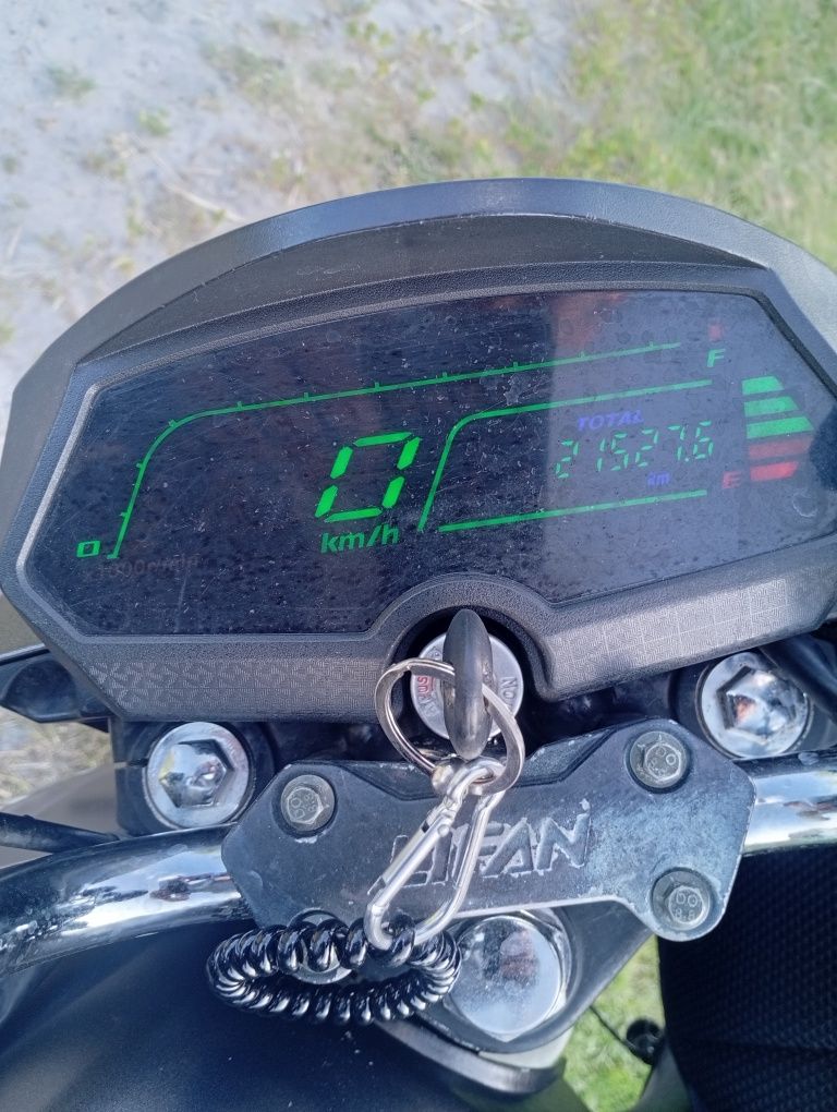 Продам ліфанCCR150