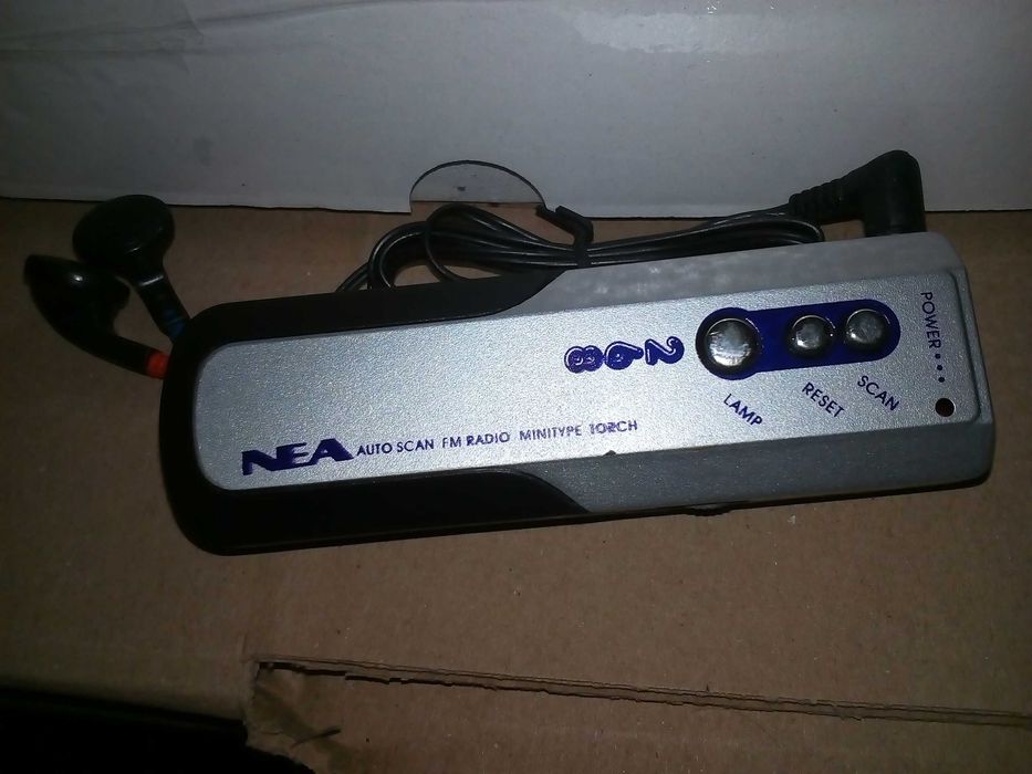 NEA  AS-238 FM Радио миниатюрный Фонарик 88-108 МГц