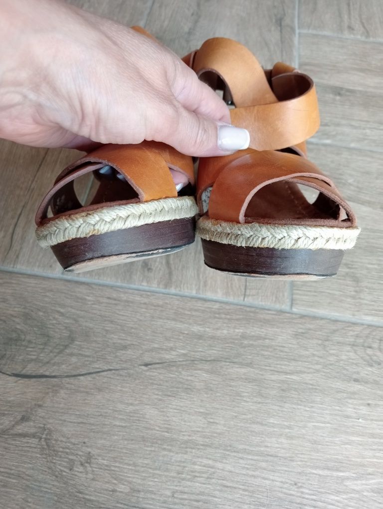 Sandały Clarks 37