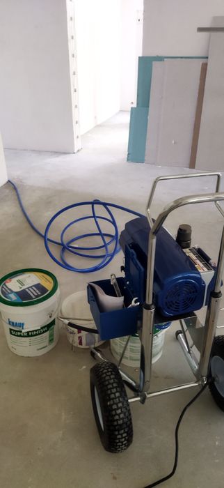 Docieplenia poddaszy wełną, sufity podwieszane, malowanie