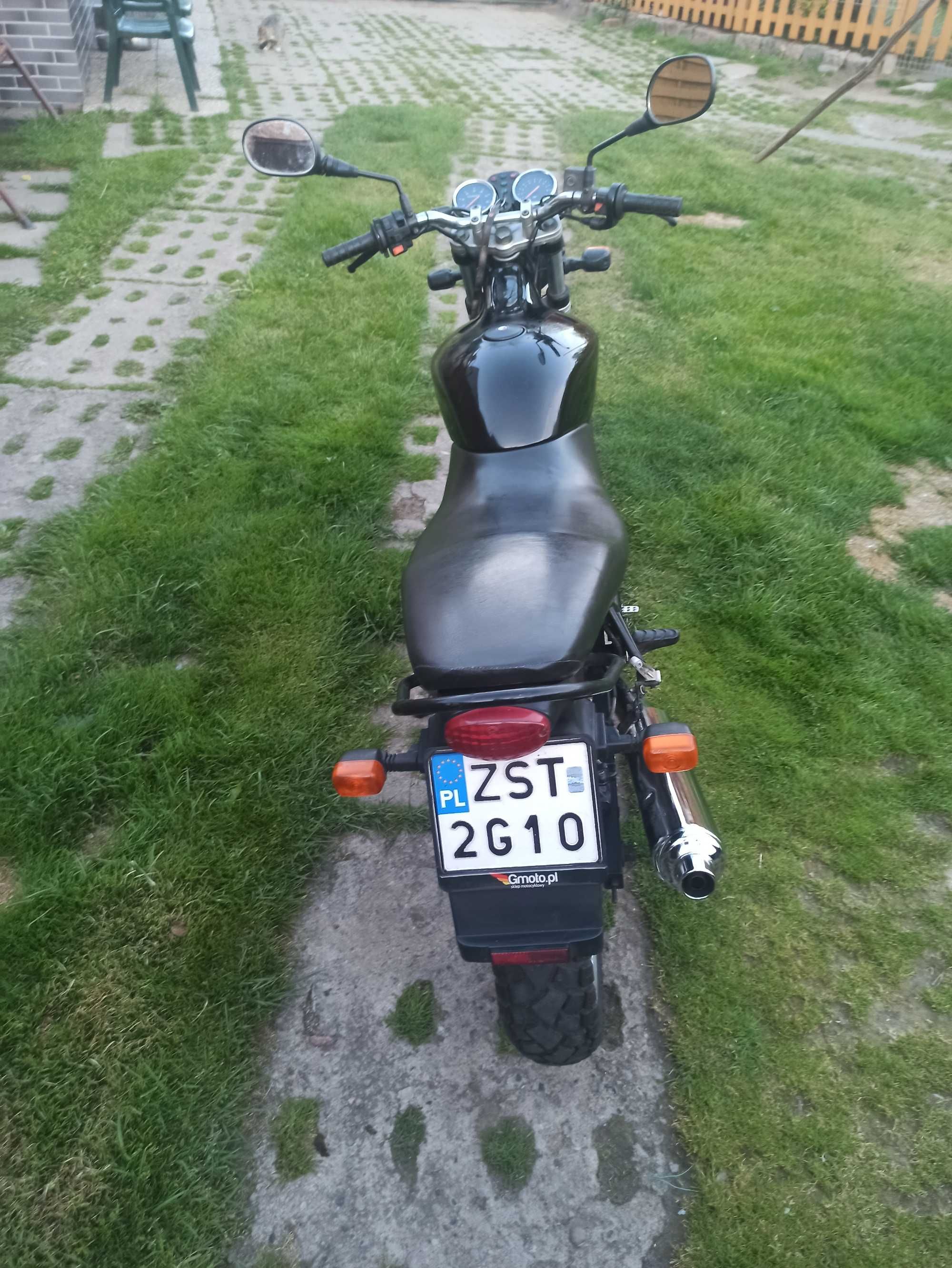 MZ RT 125 4T Pali na dotyk.