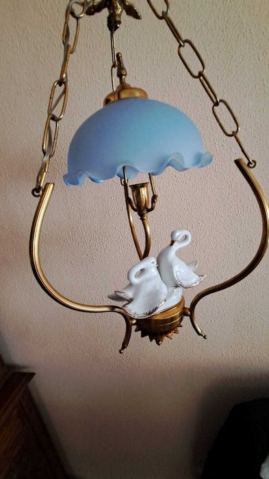 Candeeiros iguais 1 de teto e outro mesinha de cabeceira