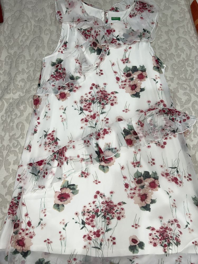 Vestido florido para rapariga