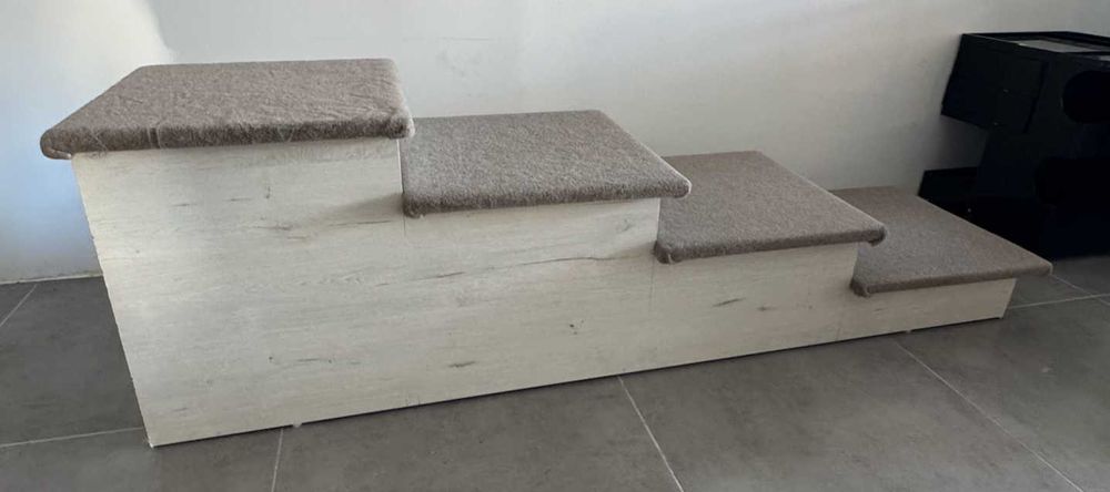 Custom pet stairs(Escadas personalizadas para animais de estimação)