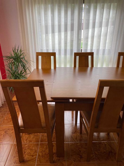 Moveis sala de estar mesa, cadeiras e estantes
