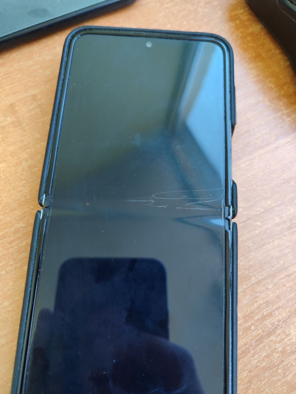 Samsung Galaxy Z Flip 4 256GB.

Отличное состояние