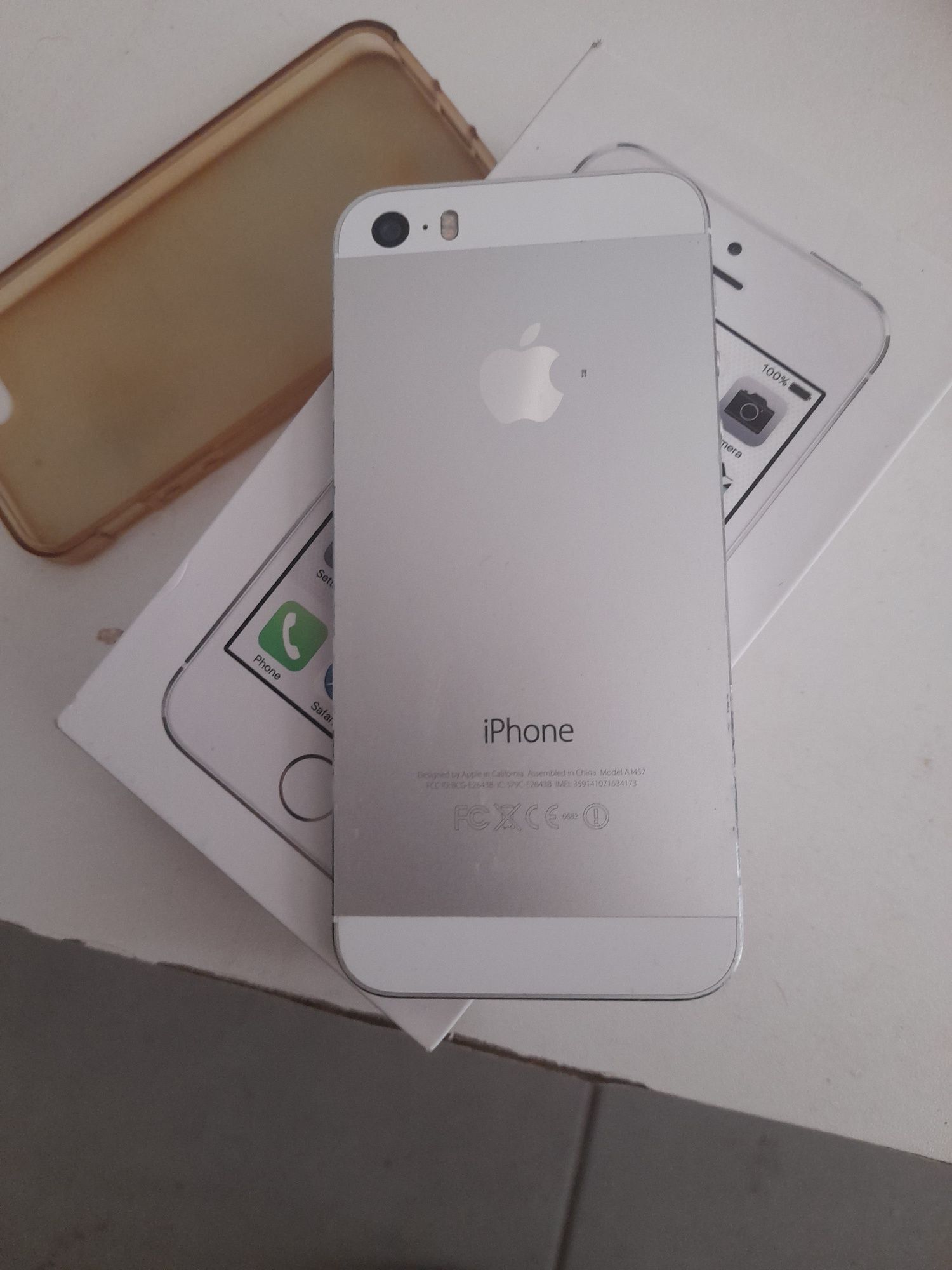 iPhone 5s com caixa impecável