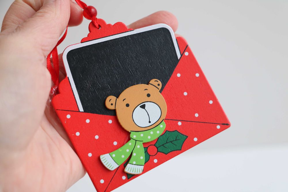 новорічні іграшки на ялинку нові