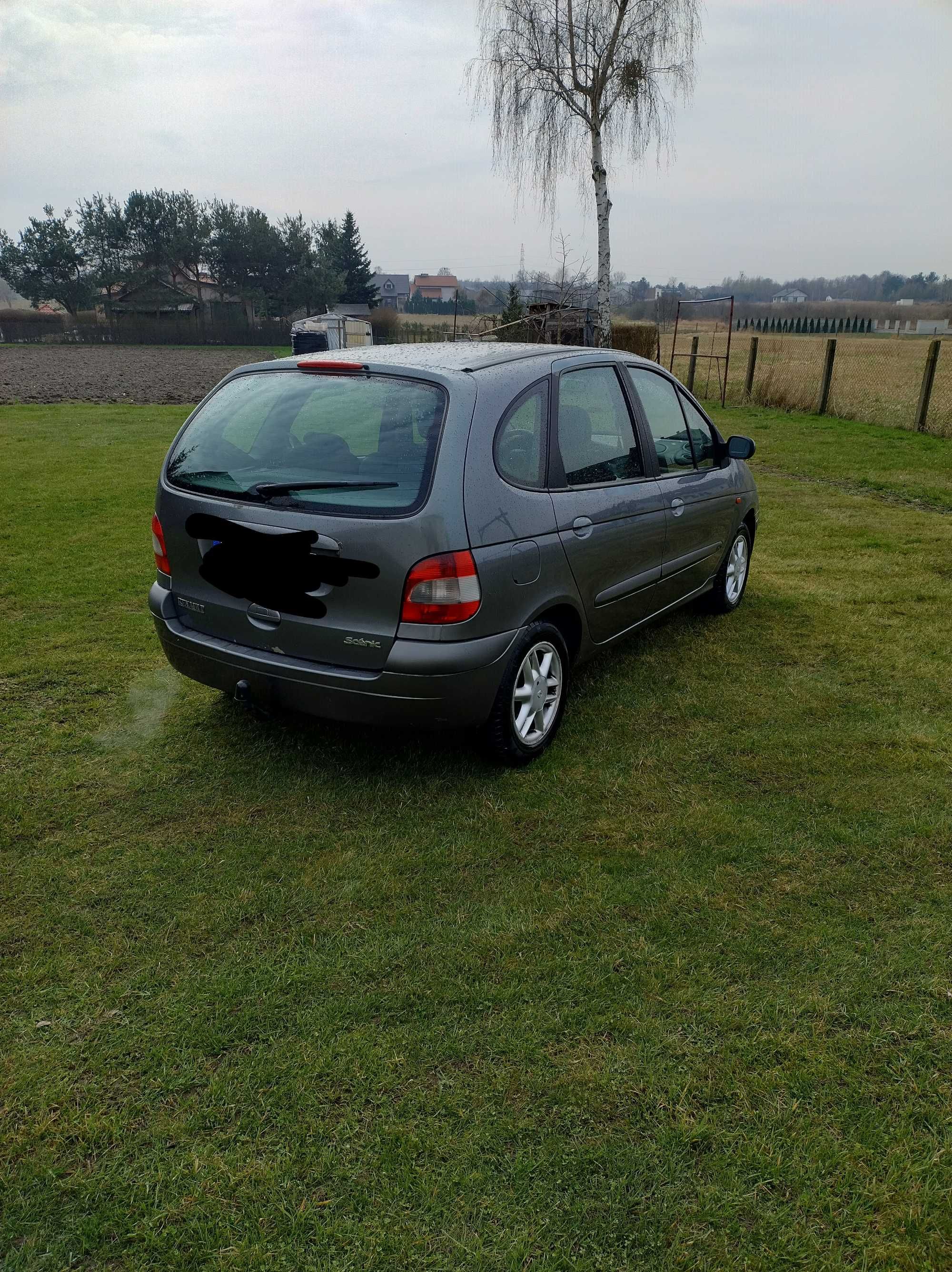 Sprzedam 
Renault Scenic z hakiem