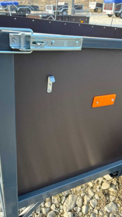 Прицеп до легкового авто : 2,15 х 1,26 м борт 60см , фанера