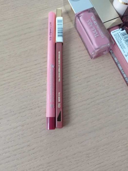 Pomadki konturówki błyszczyk