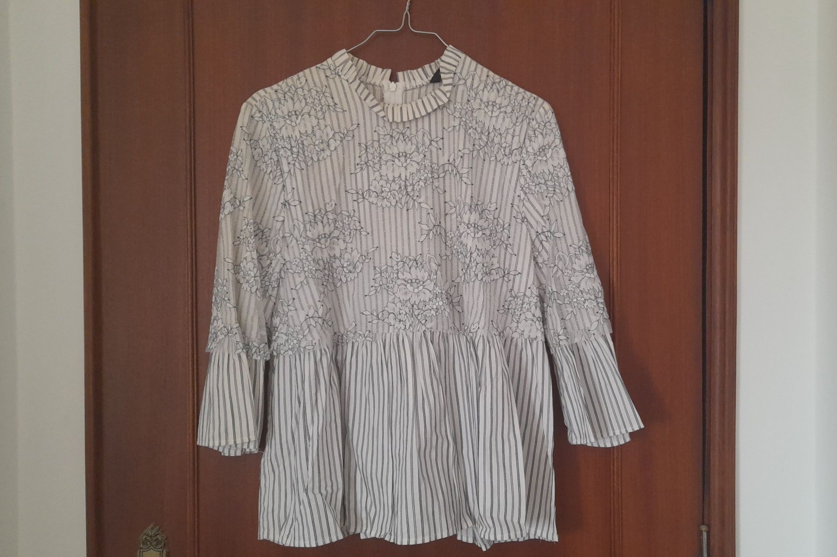 Blusa Zara com renda