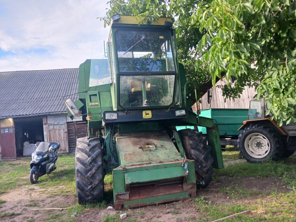 Kombajn zbożowy John Deere 975