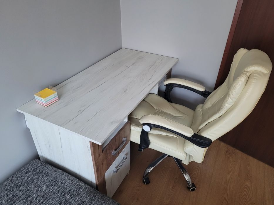 Biurko i fotel biurowy