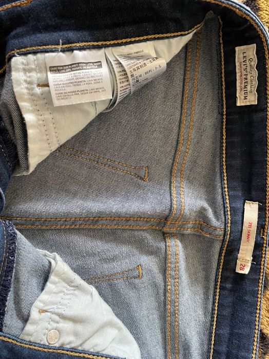 Calças Levis de ganga azul escuro novas muito confortáveis e elásticas