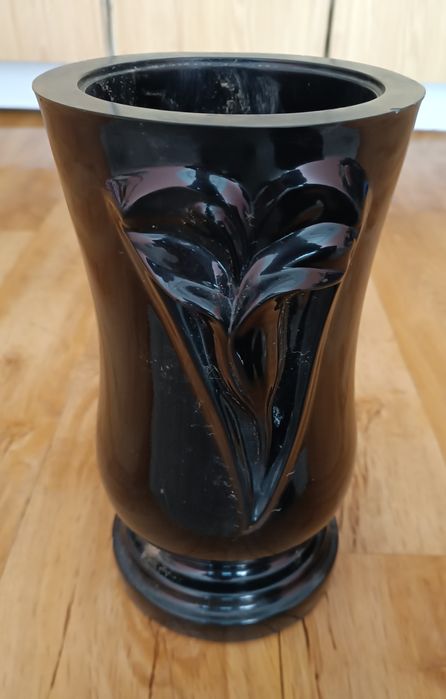 Ozdobny wazon nagrobny