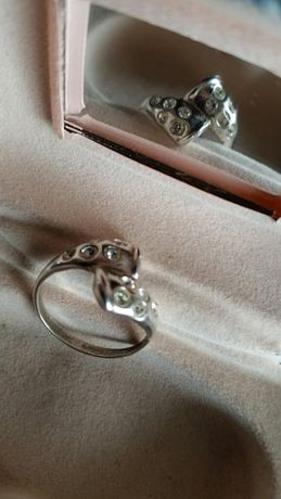 Stary pierścionek srebrny z cyrkoniami 17mm