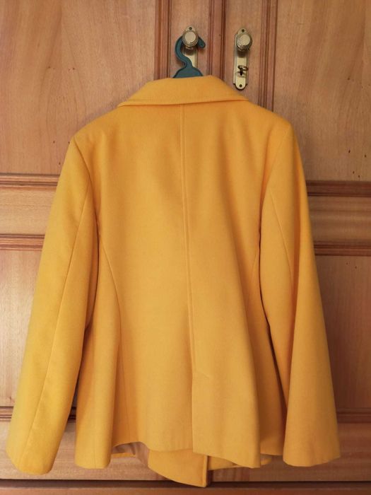 Casaco cor mostarda como novo