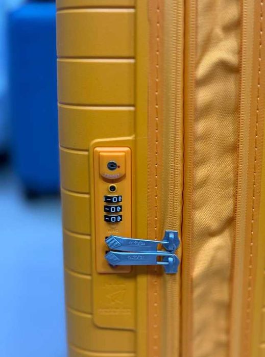 Валіза American Tourister FastForward ручна поклажа 55 х 40 х 20/23 см