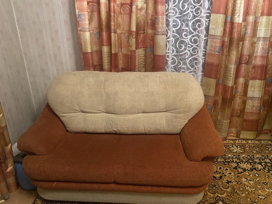 Oddam za dramo! Sofa dwuosobowa