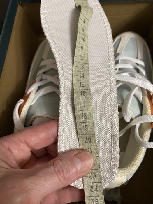 Жіночі або дитячі кросівки нові 36р. 23,5 см