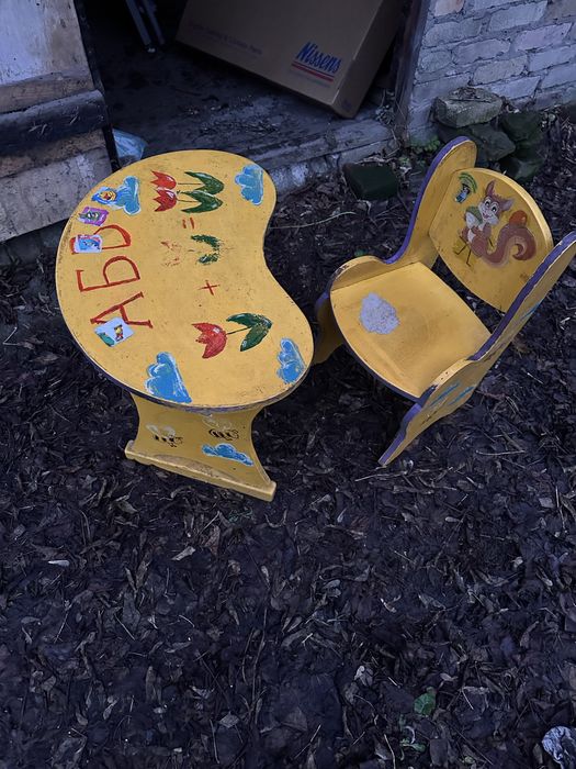 Дитячий столик зі стільцем