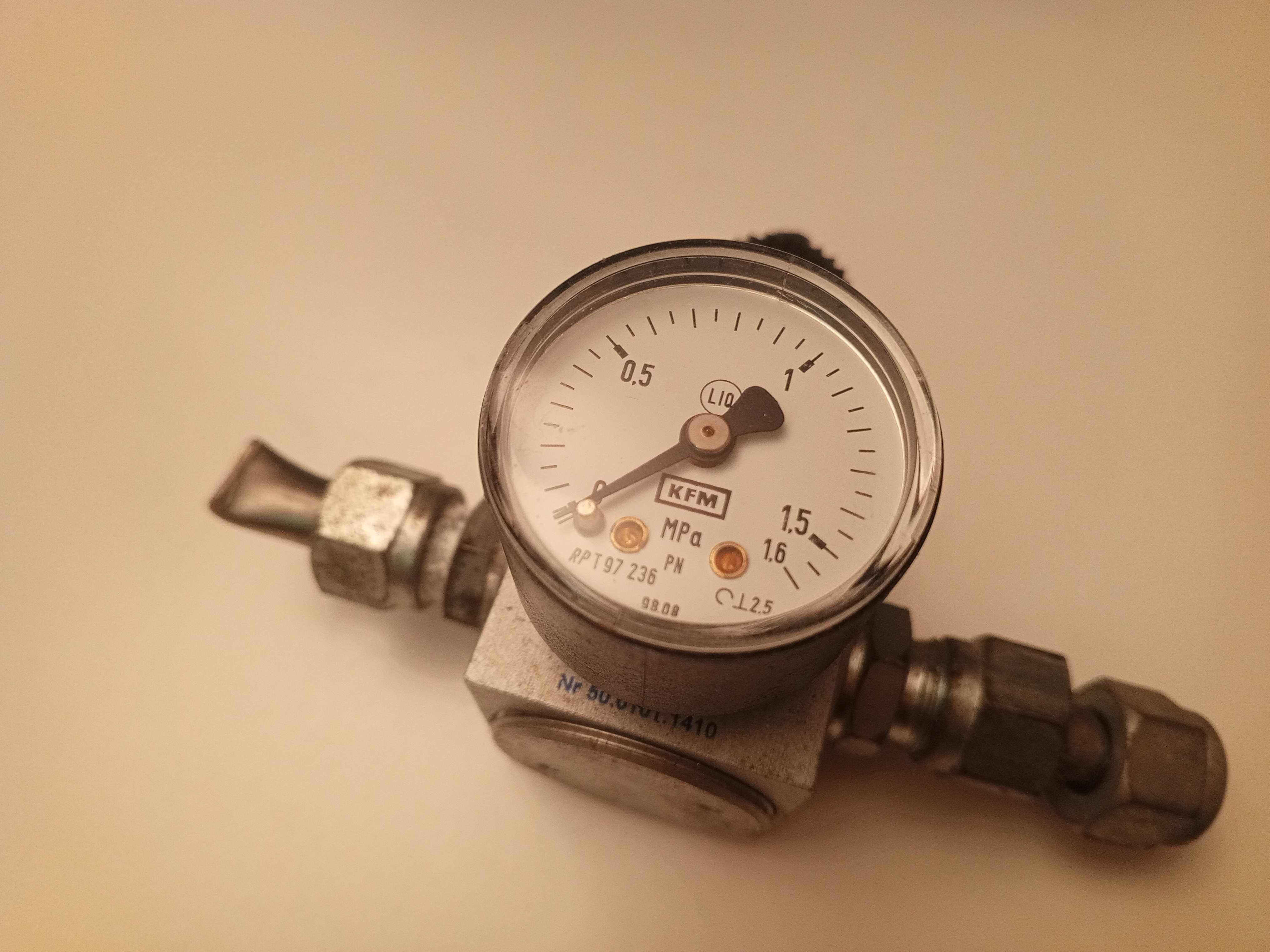 Mały zawór redukcyjny G1/4 0,5-1,0 MPa - KFM