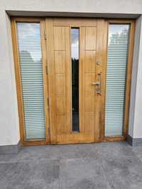 Drzwi drewniane wraz z ramą w całości.
