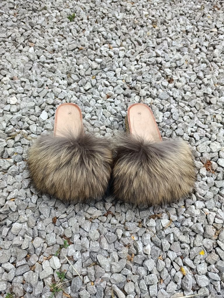 klapki z futerkiem naturalnym