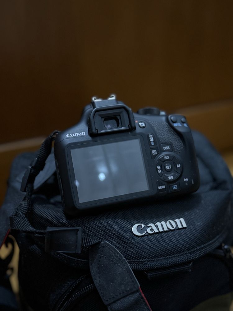 Canon EOS 3600D + objetiva