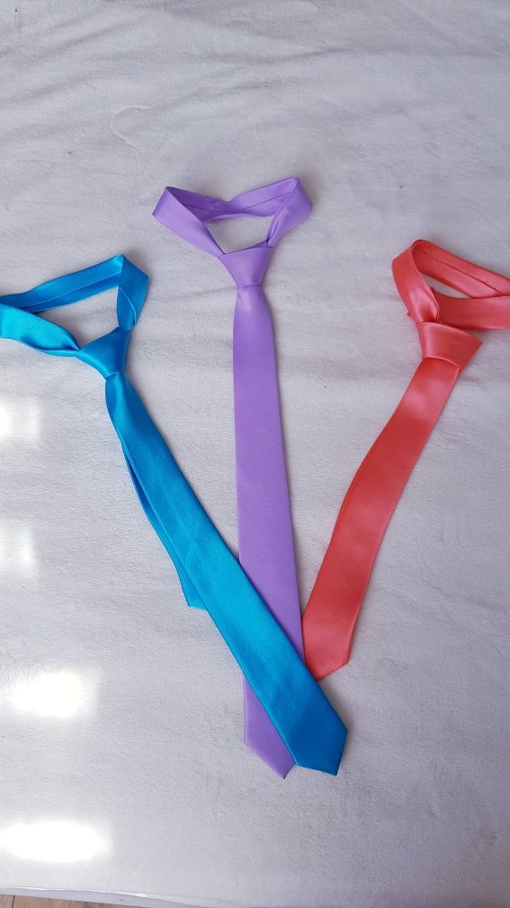 Кольорові краватки галстук