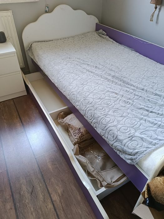 Łózko dziecięce młodzieżowe drewniane z materacem