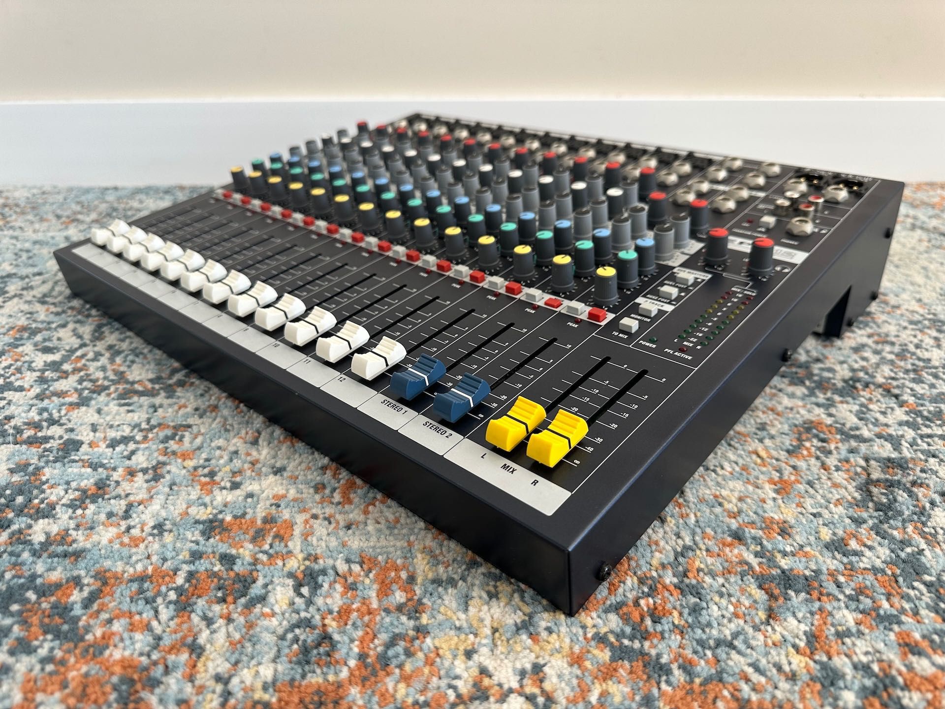 Soundcraft EPM 12