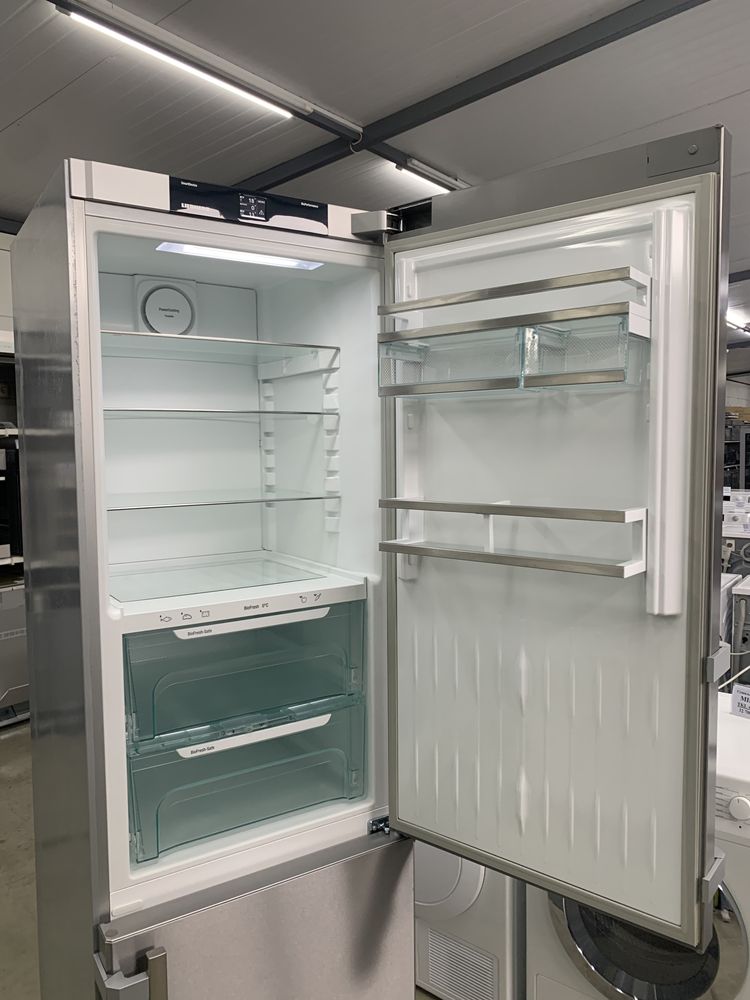 Двухкамерный холодильник Liebherr CBNef 4815