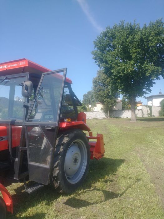 Koszenie trawy kosiarką bijakową mulczowanie koszenie nieużytków