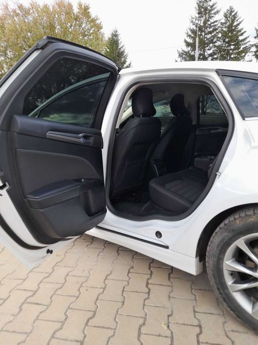 Ford Fusion Hybrid 2017