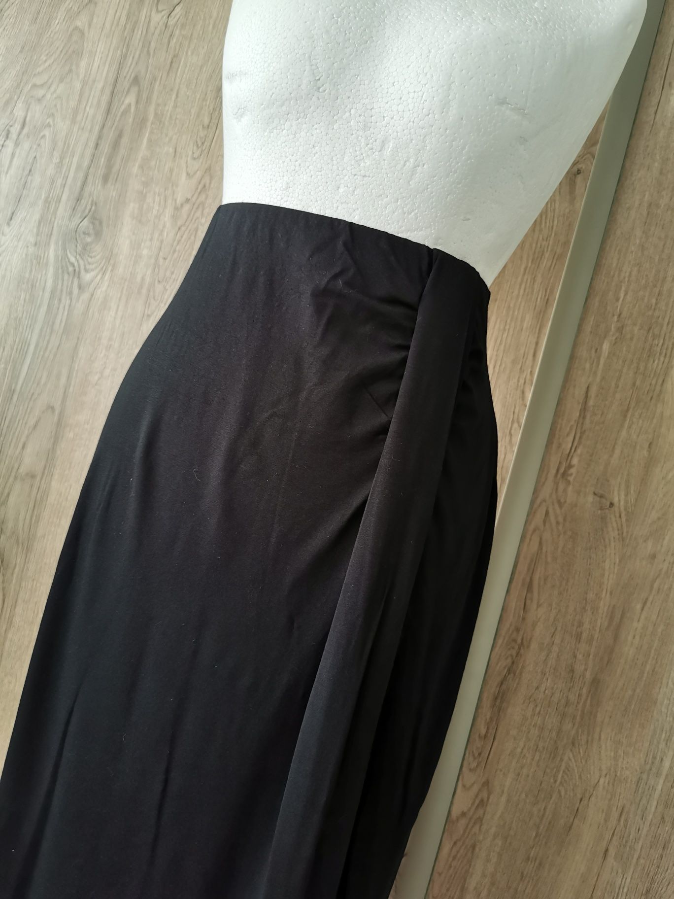 Mint Velvet czarna spódnica maxi 40 długa gładka na gumce wiskoza