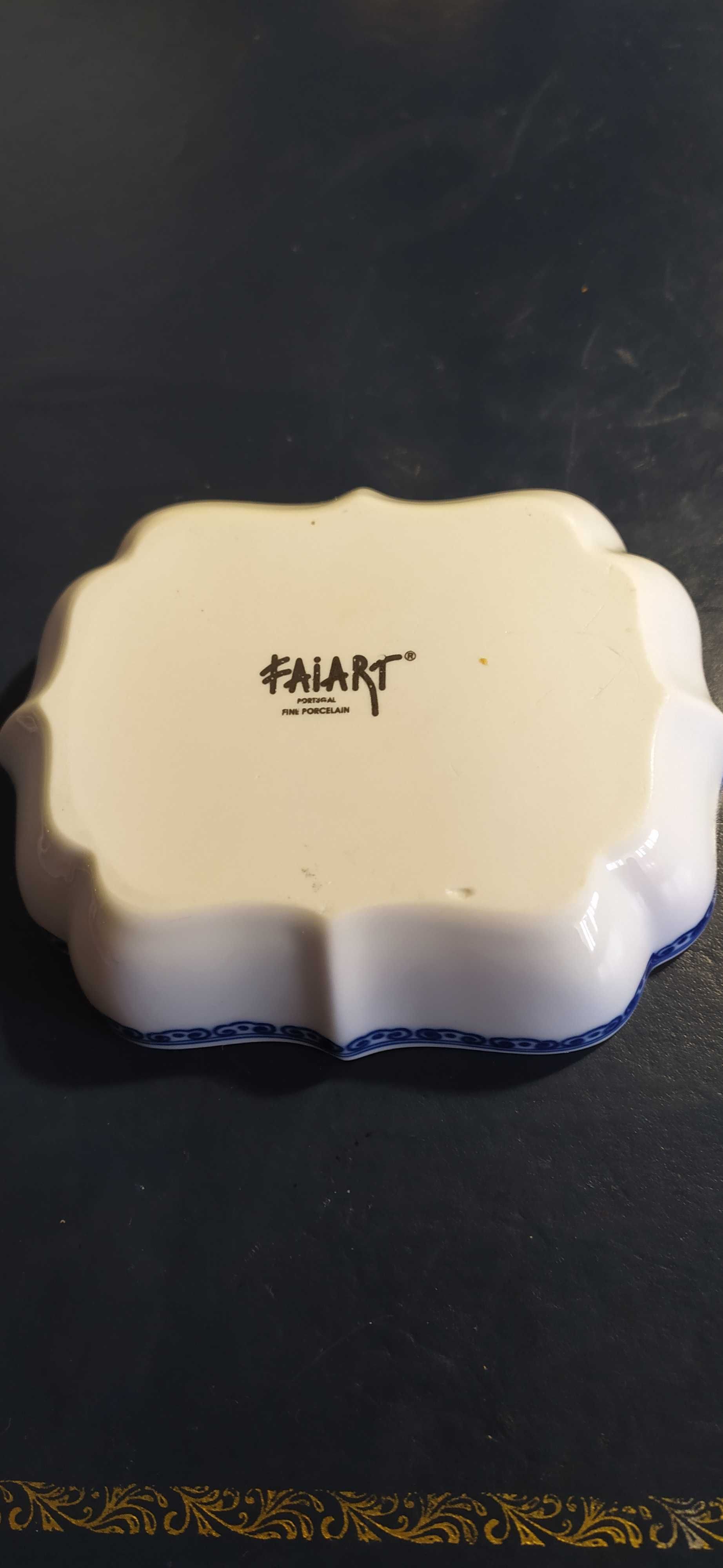 Covilhete em fina porcelana da FAIART